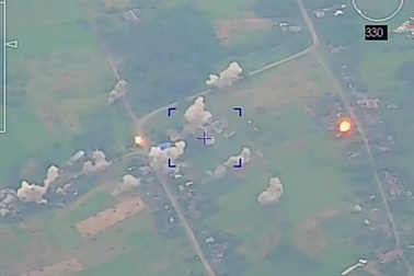 Pháo phản lực Grad của Nga khai hỏa vào mục tiêu Ukraine