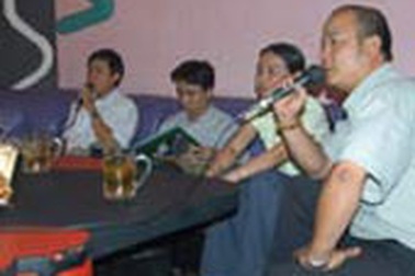 Tệ nạn phát sinh, lỗi do karaoke?