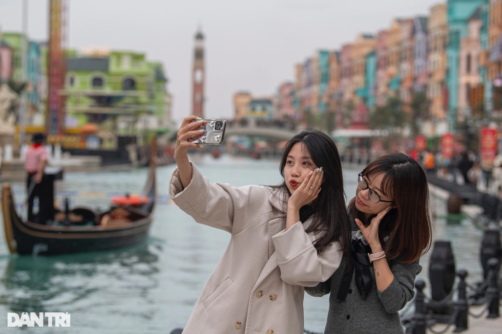 Giới trẻ Hà Nội khám phá vũ trụ giải trí độc nhất miền Bắc - 8 Giới trẻ Hà Nội khám phá vũ trụ giải trí độc nhất miền Bắc - 8