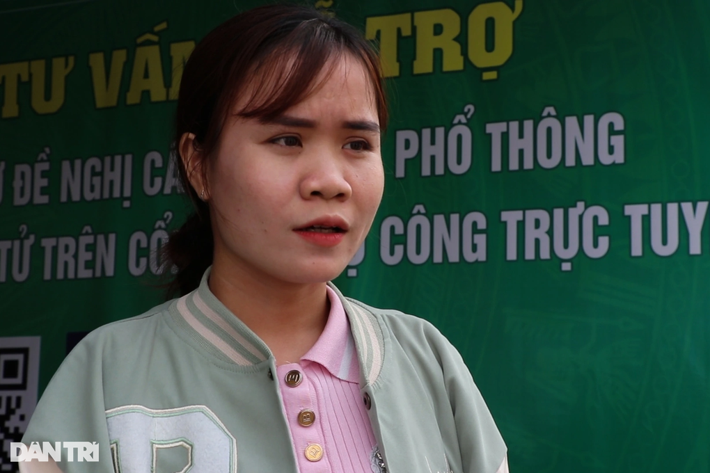 Công an cử thêm lực lượng hỗ trợ người dân gặp khó khi làm hộ chiếu online - 6 Công an cử thêm lực lượng hỗ trợ người dân gặp khó khi làm hộ chiếu online - 6