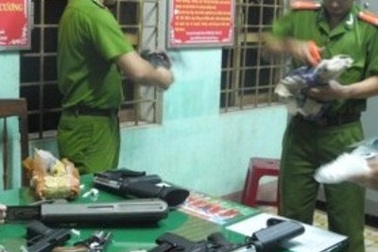 Bắt xe khách vận chuyển vũ khí nguy hiểm