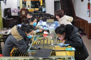 Chi tiền mua vàng sớm nhưng chờ ngày vía Thần Tài mới đến nhận