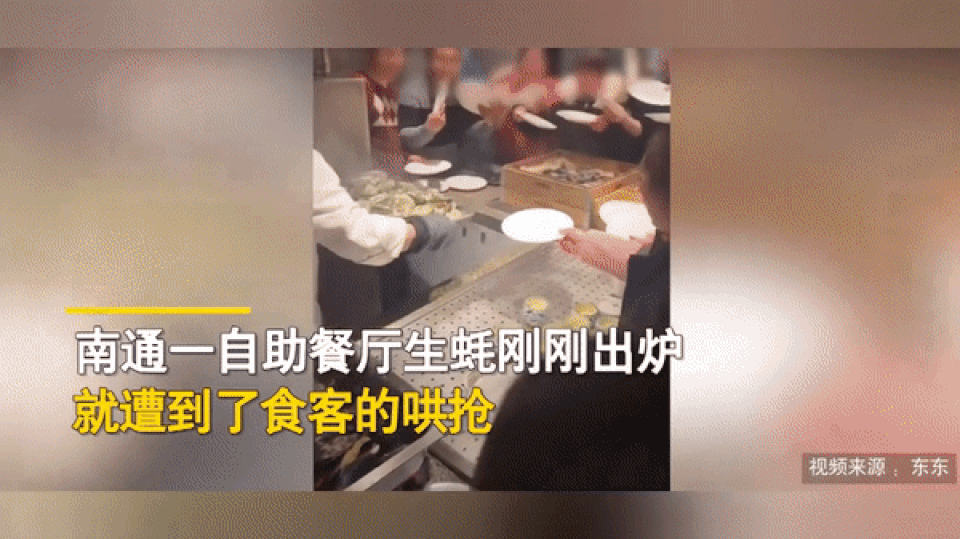 Choáng với cảnh khách Trung Quốc tranh giành đồ ăn buffet như đánh trận - 1 Choáng với cảnh khách Trung Quốc tranh giành đồ ăn buffet như đánh trận - 1