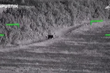 "Cá sấu" Ka-52 Nga phóng tên lửa, bắn nổ thiết giáp Ukraine