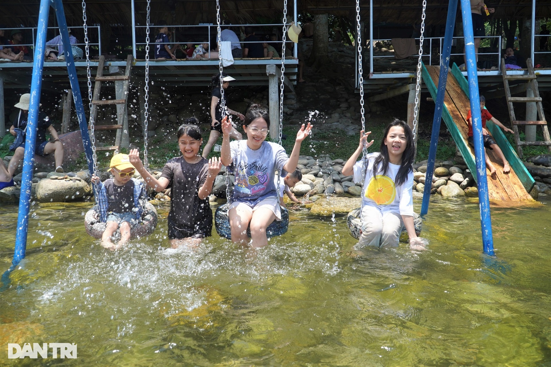 Hàng nghìn người rủ nhau lên rừng trốn nóng trong kỳ nghỉ lễ - 6 Hàng nghìn người rủ nhau lên rừng trốn nóng trong kỳ nghỉ lễ - 6