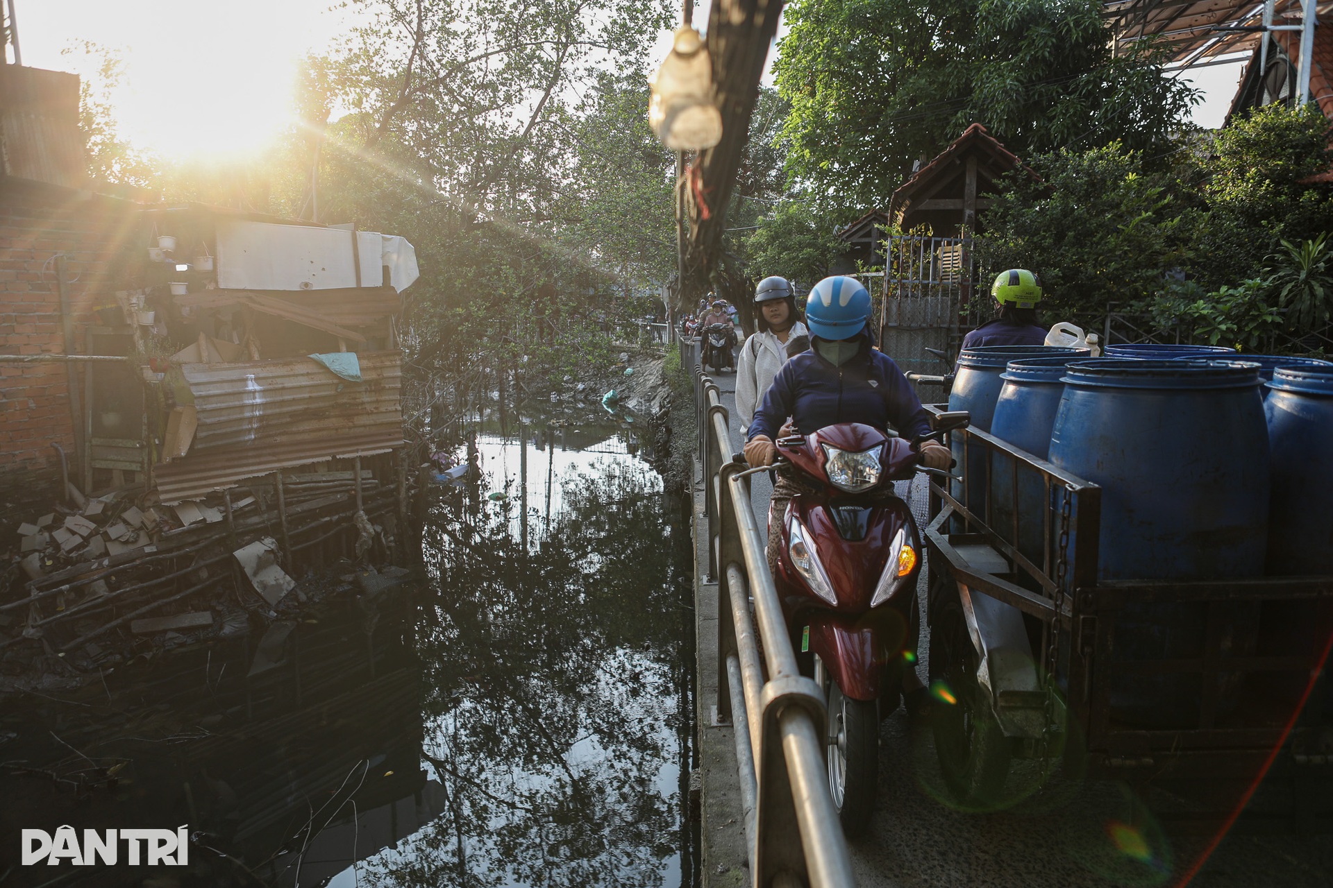 Người dân sống cạnh 2 con rạch nước đen chờ “đổi đời” từ dự án 17.000 tỷ - 4 Người dân sống cạnh 2 con rạch nước đen chờ “đổi đời” từ dự án 17.000 tỷ - 4