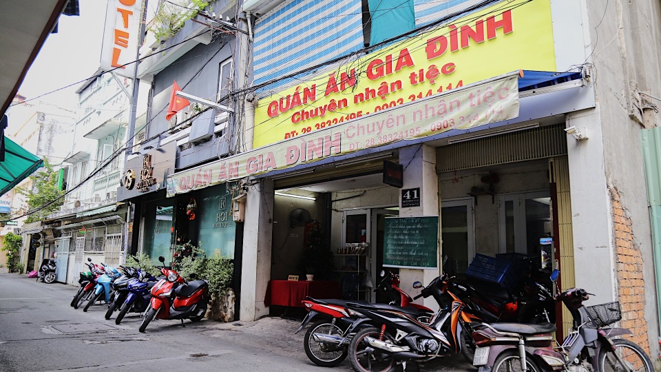 Bà chủ quán cơm Sài Gòn cho sinh viên nghèo ăn, ở miễn phí - 1 Bà chủ quán cơm Sài Gòn cho sinh viên nghèo ăn, ở miễn phí - 1