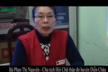 Trao hơn 142 triệu đồng đến gia đình cháu bé bị tim bẩm sinh.