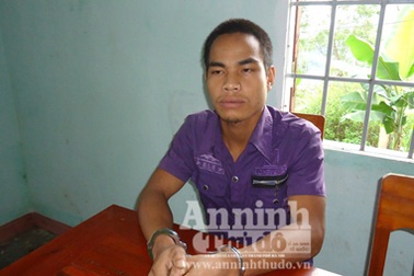 Vào trụ sở Công an trộm xe máy