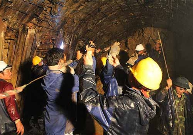 Cứu hộ vụ sập hầm thủy điện Đạ Dâng (Lâm Đồng) tháng 12/2014.