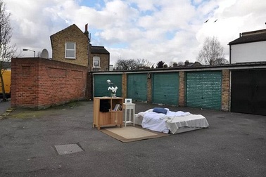 Nhà nghỉ kỳ lạ nhất thế giới thiếu thốn đủ đường