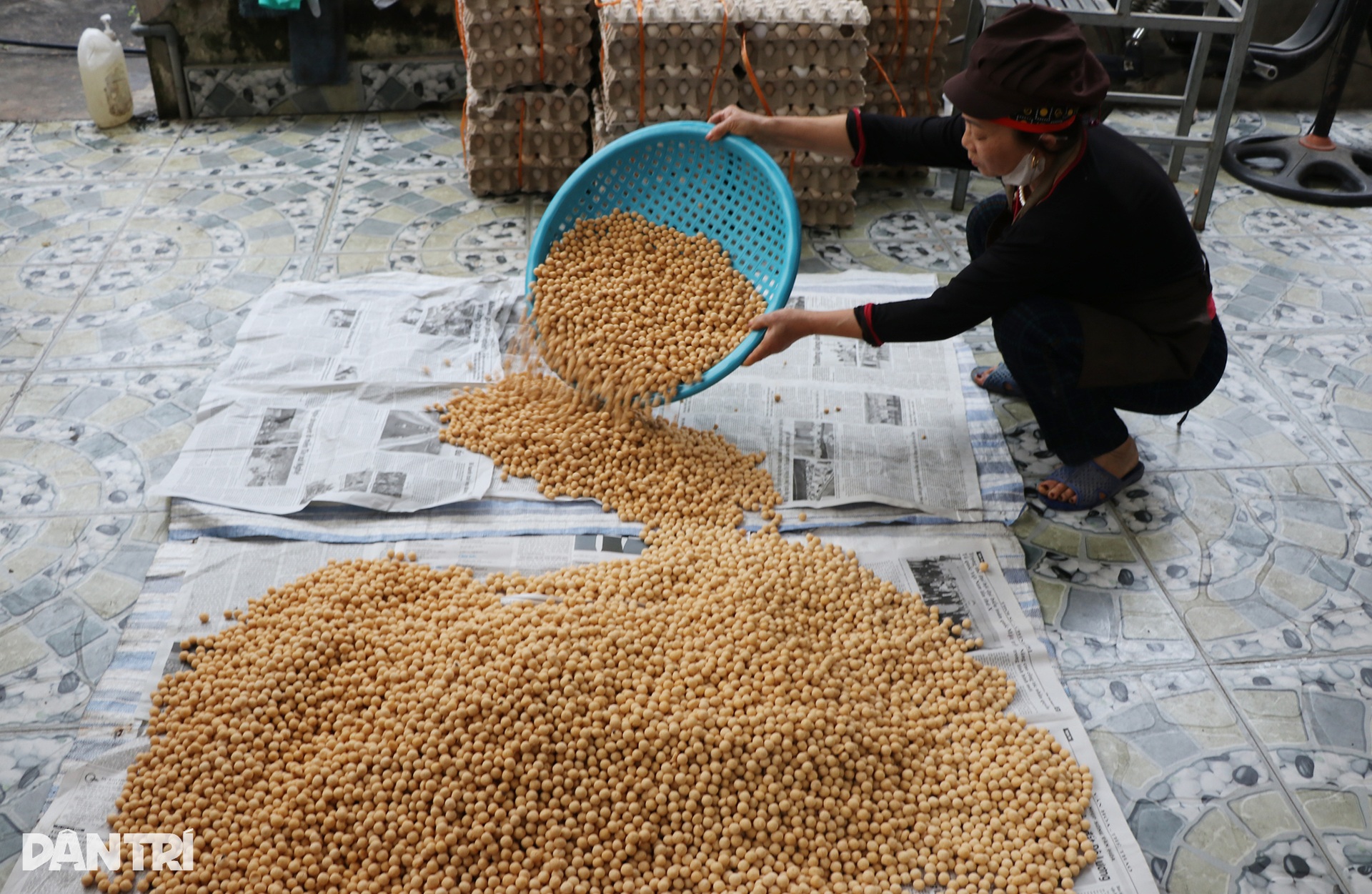 Ngày ngủ một tiếng, chợp mắt bên bếp lửa vì món quà Tết bé xíu như bi - 10 Ngày ngủ một tiếng, chợp mắt bên bếp lửa vì món quà Tết bé xíu như bi - 10