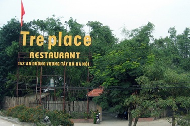 Nữ chủ quán lột trần nam nhân viên cũ, “dằn mặt” bằng gậy đánh golf