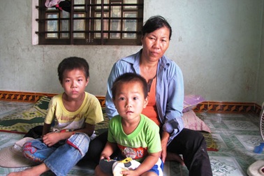 Vào nhà vây bắt trẻ em lúc nửa đêm