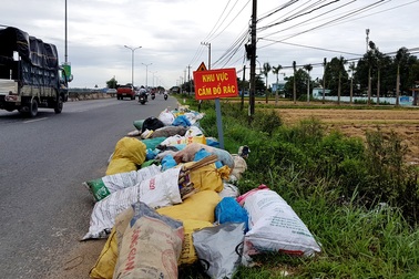 Huy động cả hệ thống chính trị để… xử lý rác