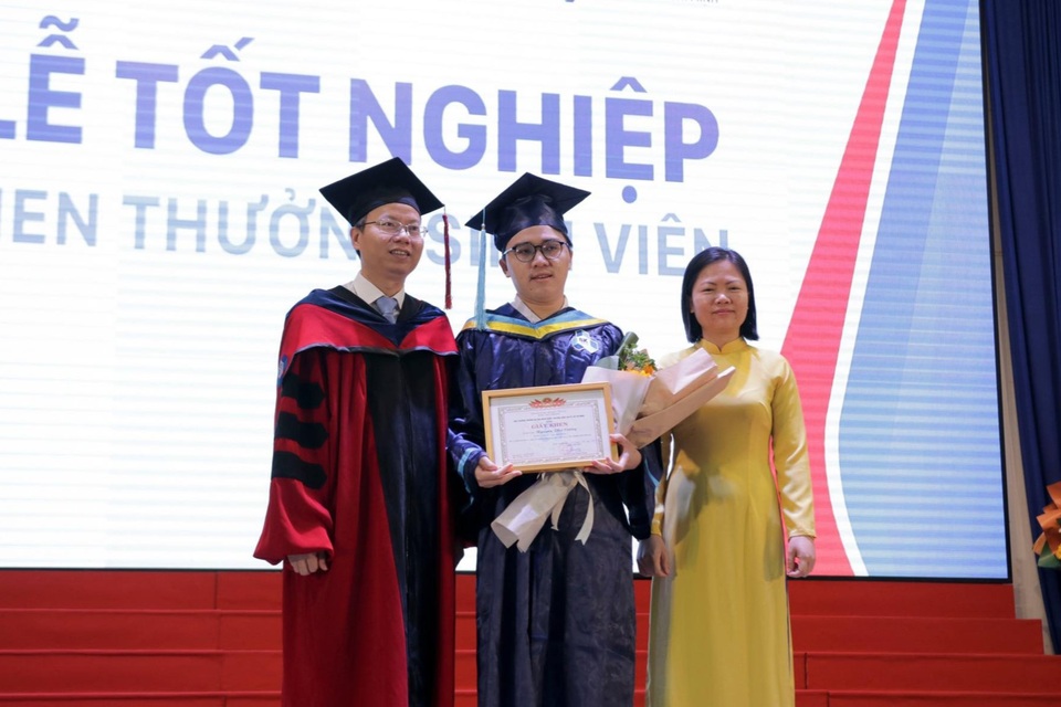 Lần đầu tiên ĐH Bách khoa TP.HCM có sinh viên học vượt,tốt nghiệp loại giỏi - 2 Lần đầu tiên ĐH Bách khoa TP.HCM có sinh viên học vượt,tốt nghiệp loại giỏi - 2