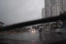 Bạn sẽ xử lý thế nào nếu gặp xe đi vào làn đường ngược chiều?