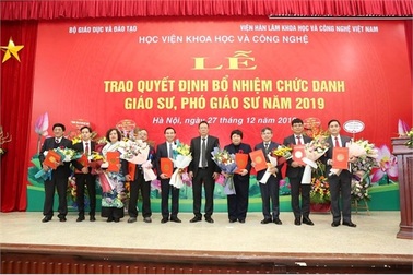 Số lượng giáo sư, phó giáo sư giảm dần sau"chuyến tàu vét" mang số hiệu 174