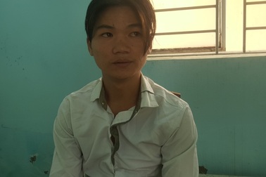 Dùng dao cắt cổ nạn nhân để cướp xe máy