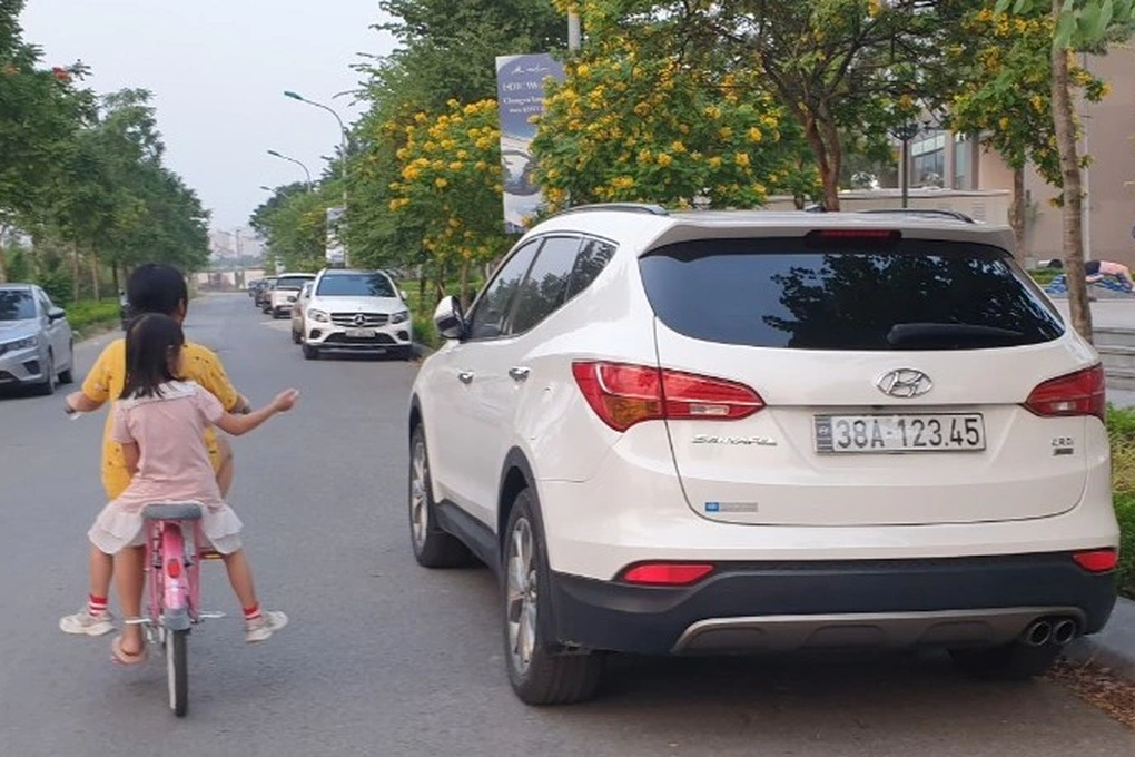 Xe 800 triệu khi có biển số 999.99 đã bán được 1,7 tỷ đồng - 2 Xe 800 triệu khi có biển số 999.99 đã bán được 1,7 tỷ đồng - 2