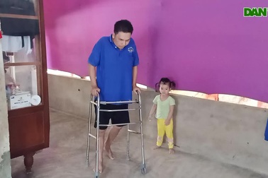 Cha bệnh tật, 3 con nghèo túng, thất học