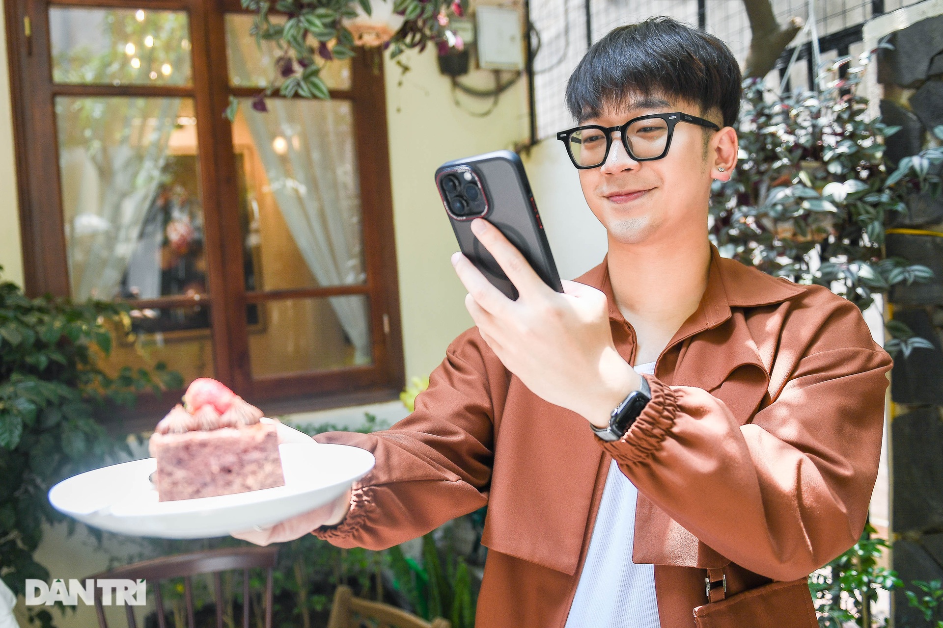 Cuộc sống của reviewer nổi tiếng: Tăng 16kg, bị ném đá vì suốt ngày khen - 20 Cuộc sống của reviewer nổi tiếng: Tăng 16kg, bị ném đá vì suốt ngày khen - 20