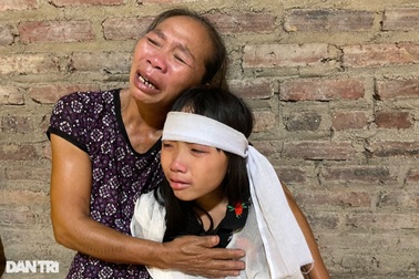 Nghẹn lòng bé 9 tuổi không cha, mồ côi mẹ, lay lắt cùng ông bà nghèo khó