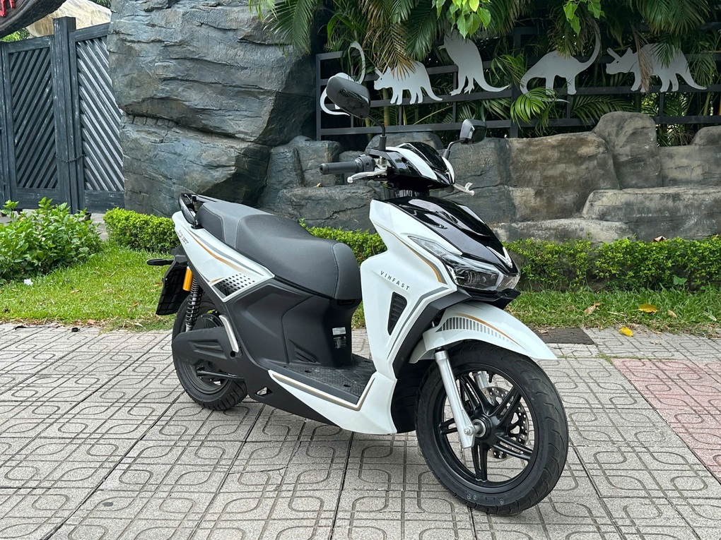 VinFast Kinet: Dáng thể thao, tiện ích thực dụng - 1
