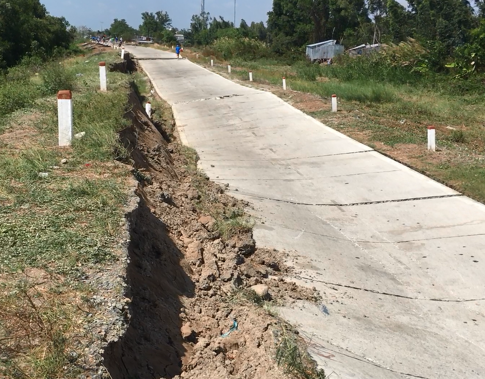 Hé lộ nguyên nhân sự cố sụt lún đường đê biển Tây ở Cà Mau - 1 Hé lộ nguyên nhân sự cố sụt lún đường đê biển Tây ở Cà Mau - 1
