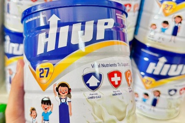 Mẹ trẻ mua Hiup uất nghẹn: Tin người nổi tiếng, tôi tự cho con uống sữa giả