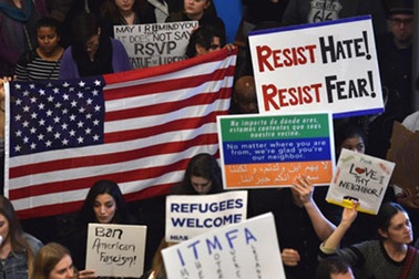 Hoang mang về các sắc lệnh di dân