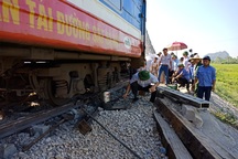 Vụ tai nạn tàu hỏa tại Thanh Hóa: Tài xế xe ben đang rất nguy kịch