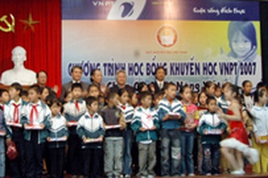 Trao học bổng Khuyến học VNPT 2007 lần thứ 2 tại Hà Nội