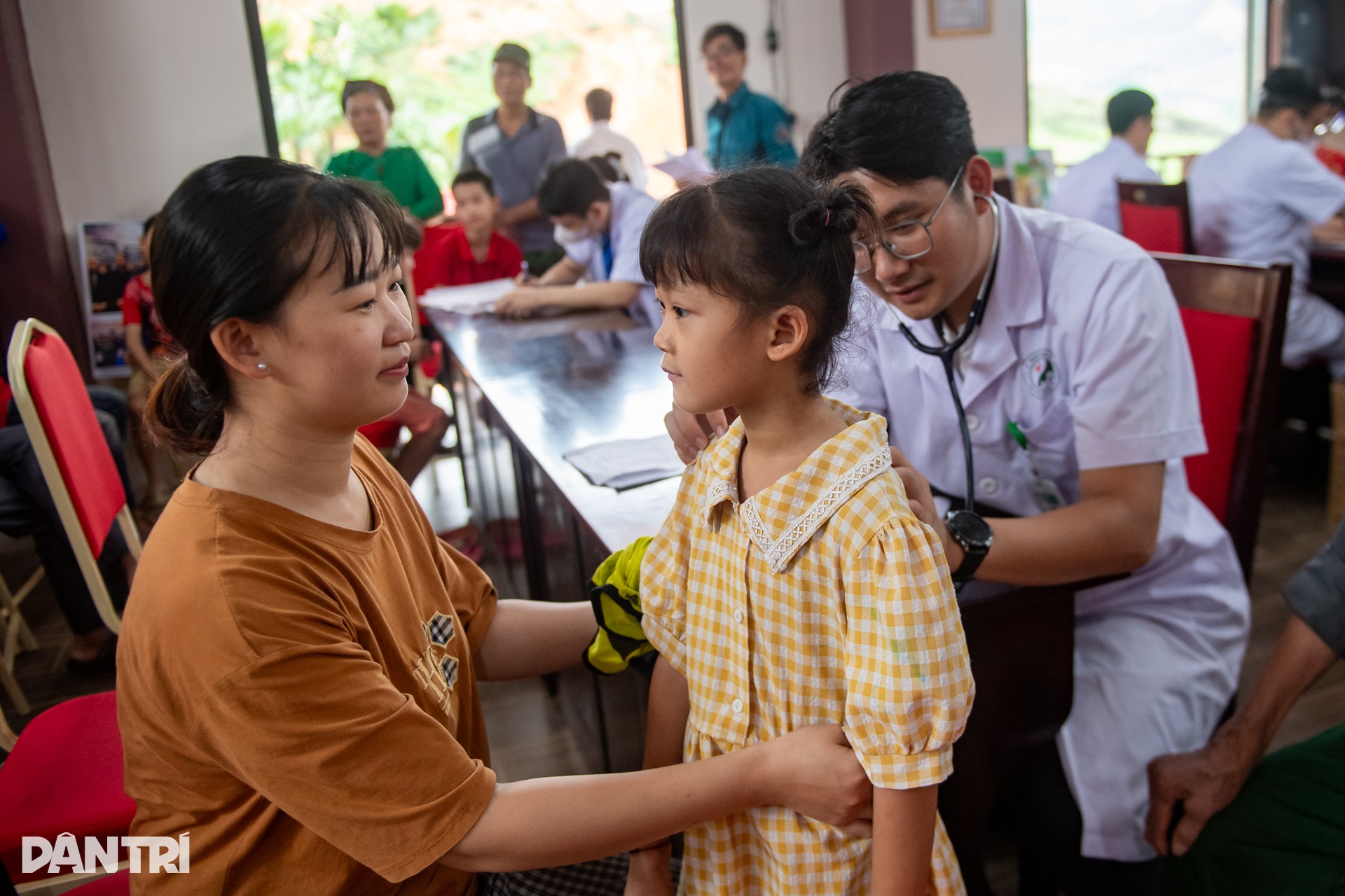 Tư vấn sức khoẻ, góp phần giúp người dân Làng Nủ ổn định cuộc sống - 4 Tư vấn sức khoẻ, góp phần giúp người dân Làng Nủ ổn định cuộc sống - 4