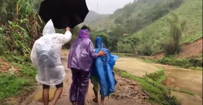 Cạn nước mắt khoảnh khắc đưa cậu bé tí hon về với đất mẹ: Krể đã sống một hành trình đầy ý nghĩa - Ảnh 6. Cạn nước mắt khoảnh khắc đưa cậu bé tí hon về với đất mẹ: Krể đã sống một hành trình đầy ý nghĩa - Ảnh 6.