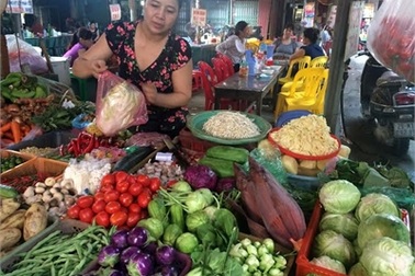 Rau xanh khan hiếm: Hà thành liều mình ăn hàng Tàu