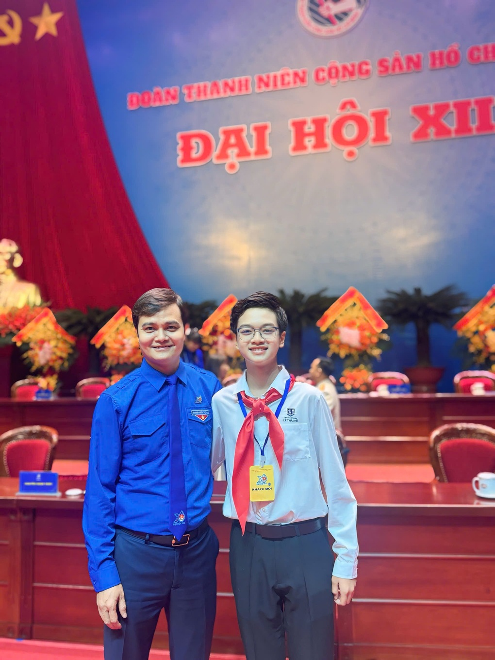 Nam sinh gây sốt tại Đại hội Đoàn: Em ước mơ trở thành nghệ sĩ tri thức - 2 Nam sinh gây sốt tại Đại hội Đoàn: Em ước mơ trở thành nghệ sĩ tri thức - 2