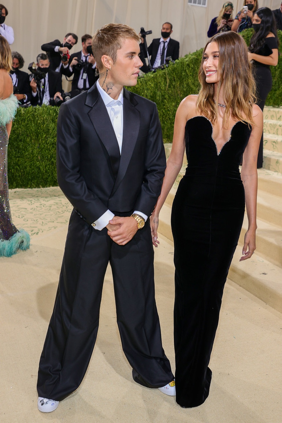 Choáng ngợp với loạt trang phục ấn tượng của mỹ nhân dự MET gala 2021 - 4 Choáng ngợp với loạt trang phục ấn tượng của mỹ nhân dự MET gala 2021 - 4