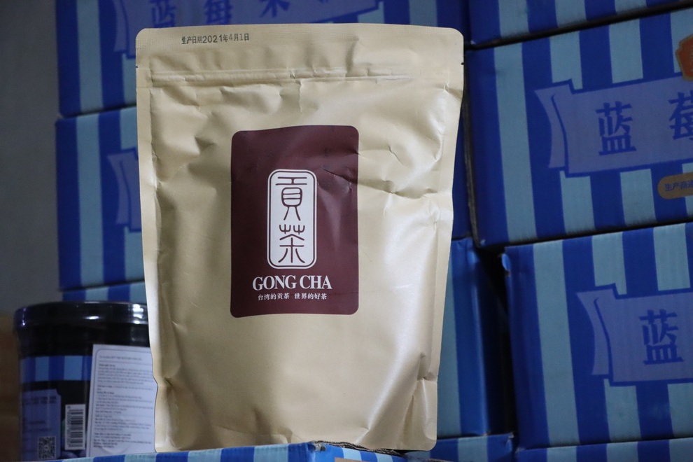 Kho nguyên liệu trà sữa cực lớn giới trẻ ưa chuộng bị mốc, thiếu xuất xứ - 2 Kho nguyên liệu trà sữa cực lớn giới trẻ ưa chuộng bị mốc, thiếu xuất xứ - 2