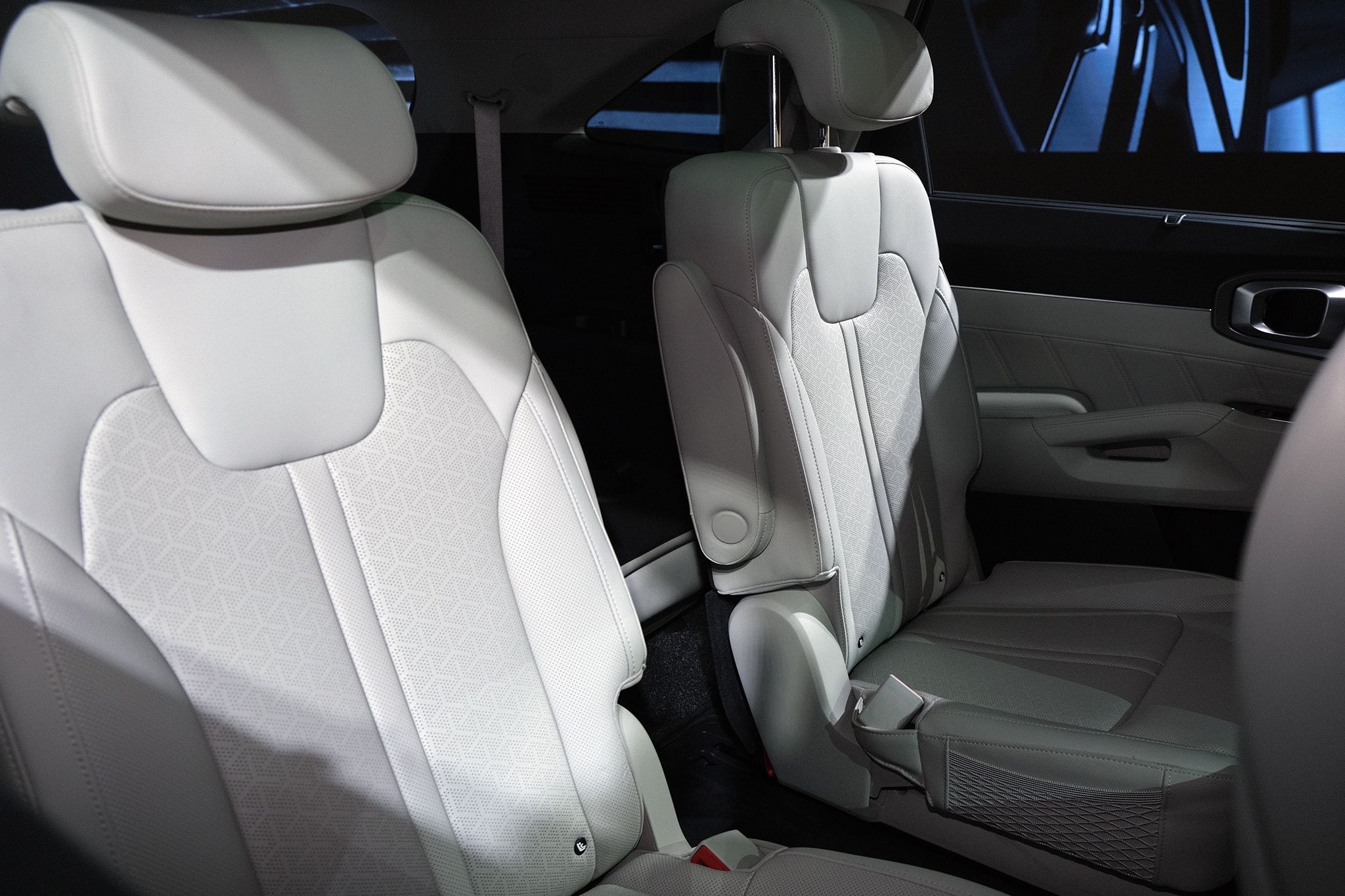 Chi tiết Kia Sorento 2021: xe Hàn Quốc có gì với giá cao nhất 1,349 tỷ? - 9