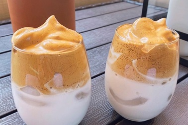 Tự pha cà phê bọt biển Dalgona tại nhà chỉ trong vài phút