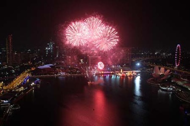 Pháo hoa rực rỡ mừng năm mới Giáp Ngọ tại Singapore