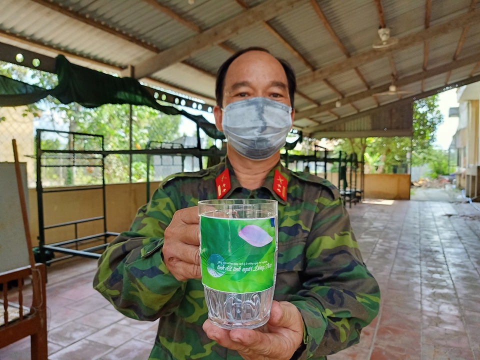 Áo chiến sĩ đẫm mồ hôi cho những suất cơm nghĩa tình trong khu cách ly - 13 Áo chiến sĩ đẫm mồ hôi cho những suất cơm nghĩa tình trong khu cách ly - 13