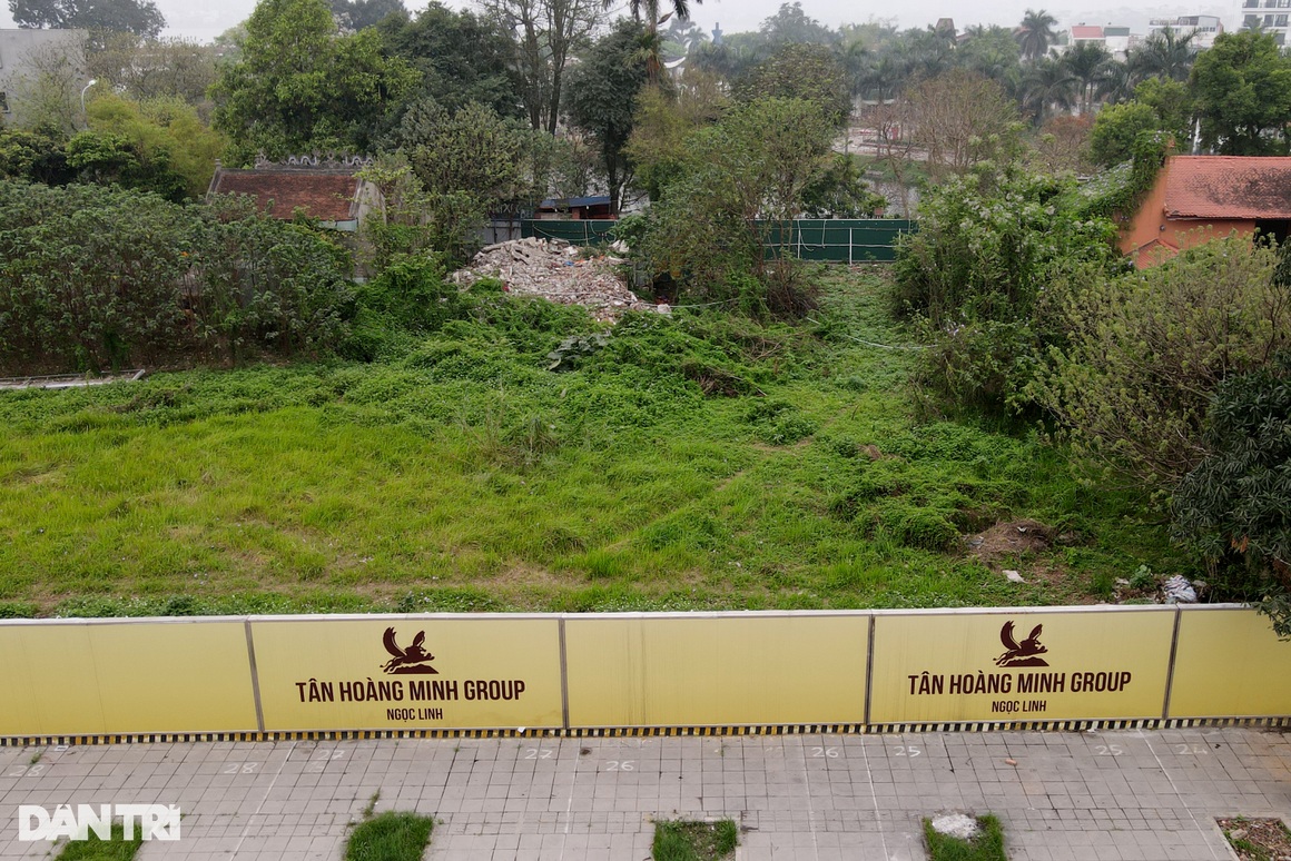 Lô đất vàng còn sót cạnh hồ Tây bất ngờ xuất hiện bảng tên Tân Hoàng Minh - 6 Lô đất vàng còn sót cạnh hồ Tây bất ngờ xuất hiện bảng tên Tân Hoàng Minh - 6