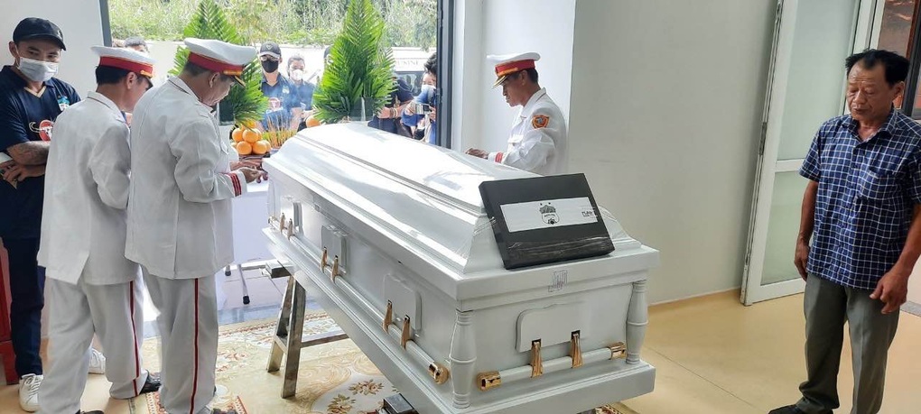 Thi thể tiền đạo Paollo Oliveira rời TPHCM về Bồ Đào Nha - 4 Thi thể tiền đạo Paollo Oliveira rời TPHCM về Bồ Đào Nha - 4