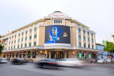 Nhiều biển hiệu xanh bắt mắt bất ngờ xuất hiện ở Hà Nội