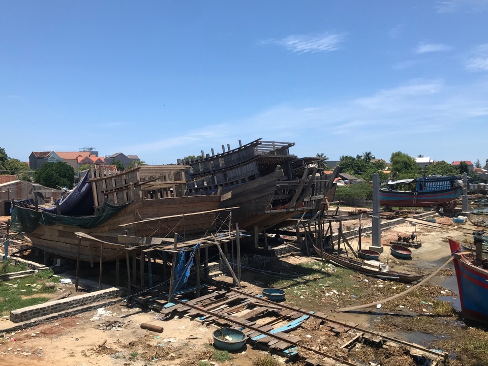 Làng chài tỷ phú bị cuốn phăng ra biển cùng món nợ khổng lồ! - 3 Làng chài tỷ phú bị cuốn phăng ra biển cùng món nợ khổng lồ! - 3