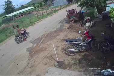 Hai "quái xế" bị phạt hơn 15 triệu đồng vì lao xe như bay trên đường