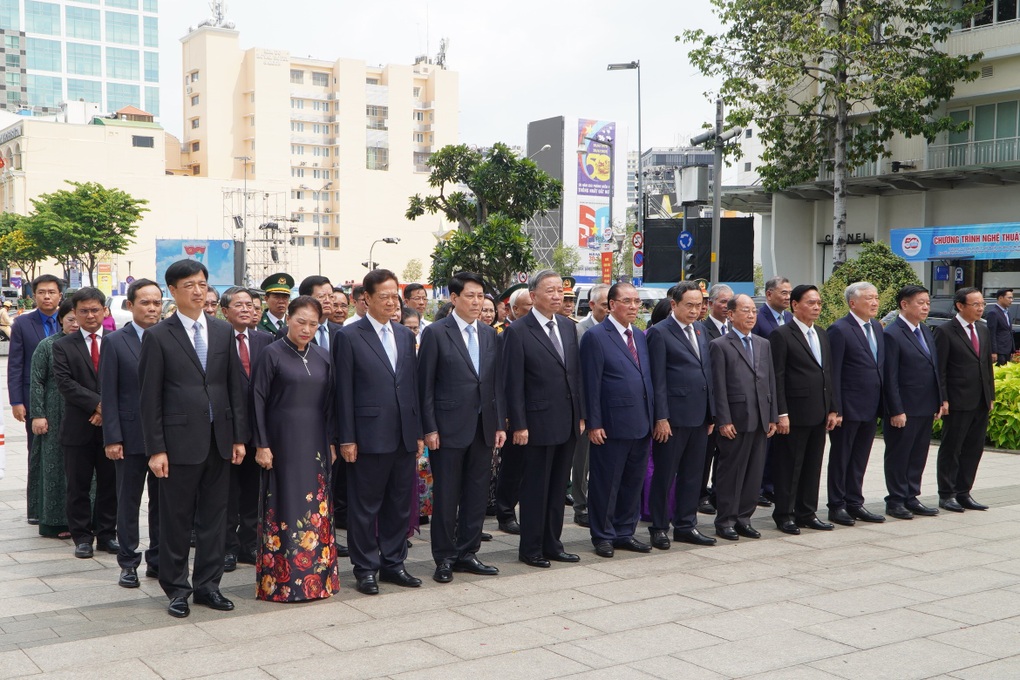 Tổng Bí thư cùng lãnh đạo Đảng, Nhà nước dâng hương Chủ tịch Hồ Chí Minh - 1 Tổng Bí thư cùng lãnh đạo Đảng, Nhà nước dâng hương Chủ tịch Hồ Chí Minh - 1