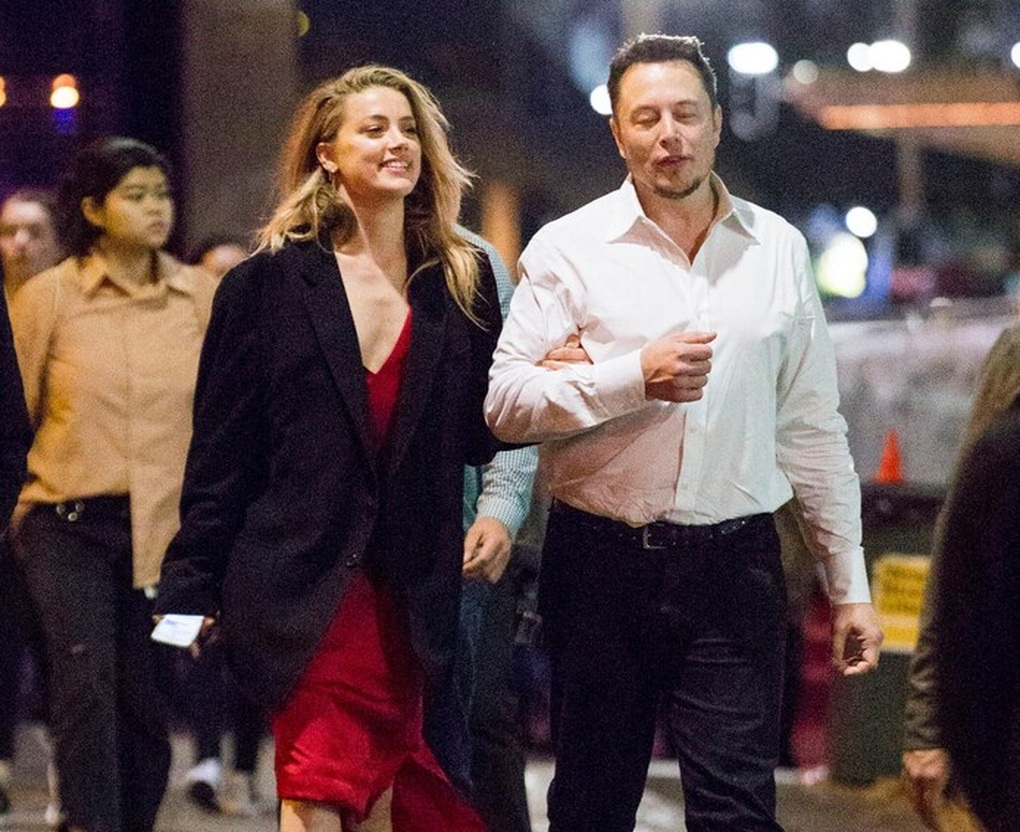 Cuộc tình sóng gió của tỷ phú Elon Musk và “mỹ nhân tỷ lệ vàng” Amber Heard - 1 Cuộc tình sóng gió của tỷ phú Elon Musk và “mỹ nhân tỷ lệ vàng” Amber Heard - 1